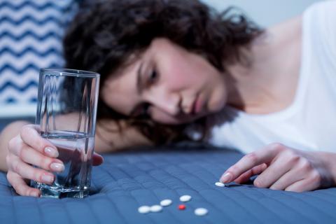 Read more about the article La prescripció de “calmants” del dolor juntament amb pastilles tranquil·litzants o per dormir, augmenta el risc de sobredosi
