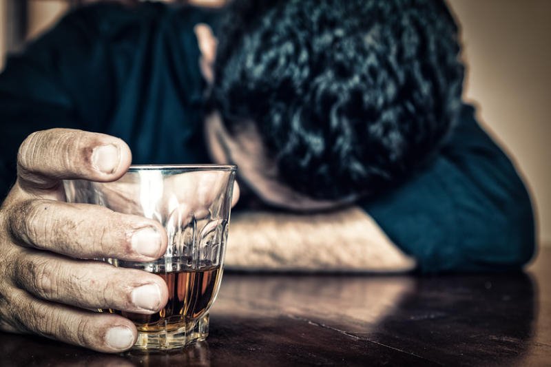 You are currently viewing L’alcohol és la droga que provoca més addicció a Catalunya