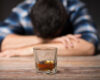 ¿Cómo evitar las recaídas en el alcoholismo?
