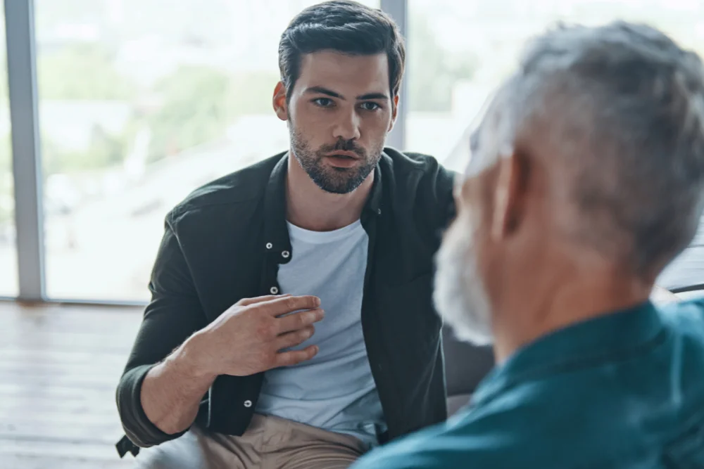 En este momento estás viendo Cómo hablar con un familiar sobre su adicción: guía paso a paso